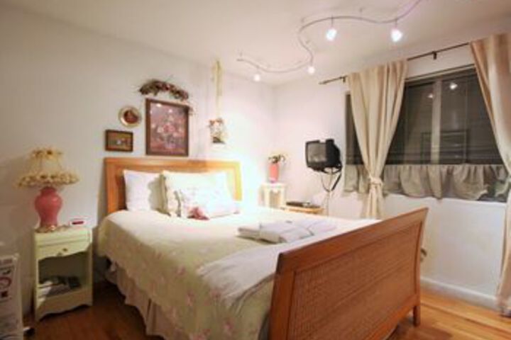 Room 13 of 33
