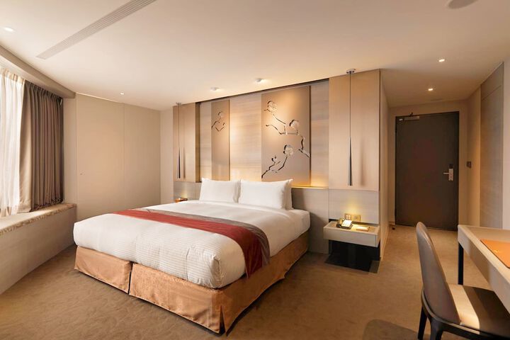 Room 70 of 105