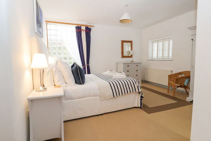 Room 3 of 32