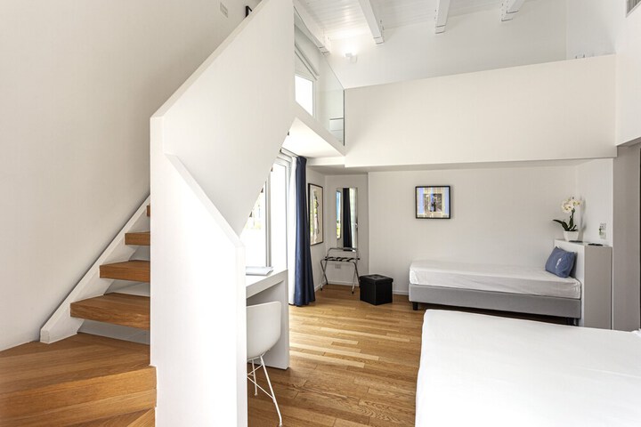 Room 10 of 43