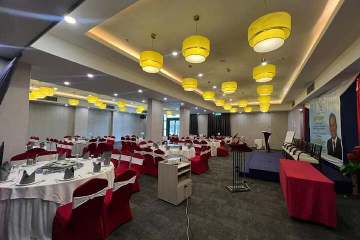 Ballroom/Hall 20 of 30