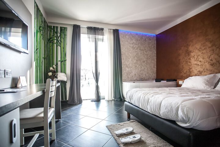 Room 32 of 92