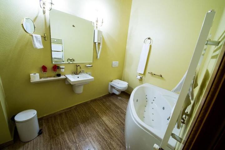 Room 36 of 42