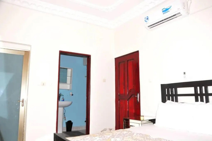 Room 2 of 3