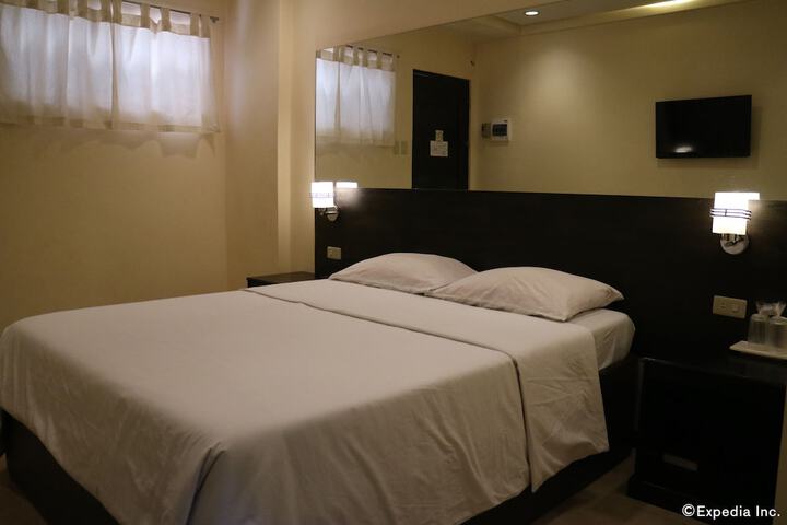 Room 6 of 28