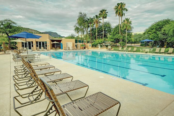 Indoor/outdoor pool