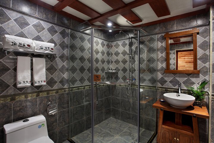 Room 32 of 53