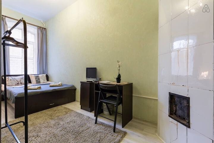 Room 6 of 16