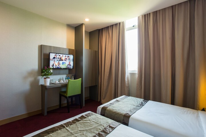 Room 17 of 36