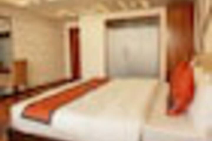 Room 35 of 339