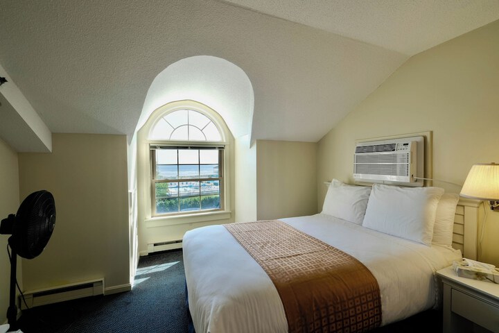 Room 52 of 138