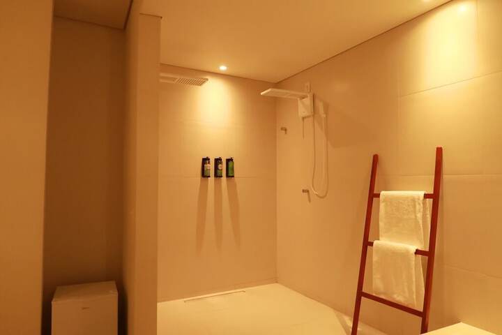 Room 40 of 53