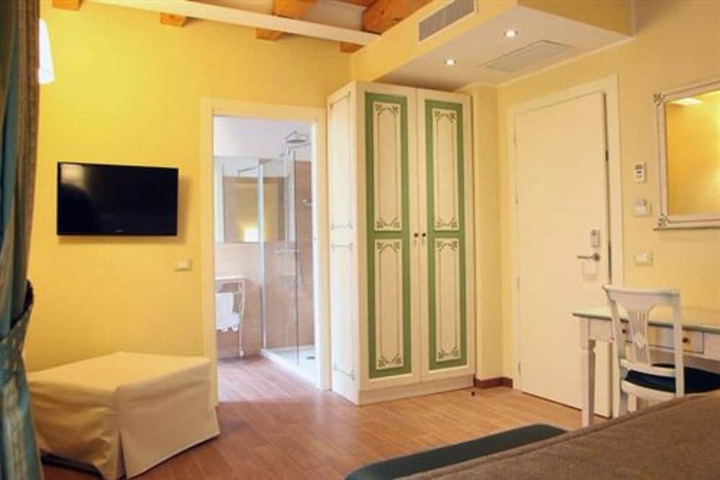 Room 12 of 57
