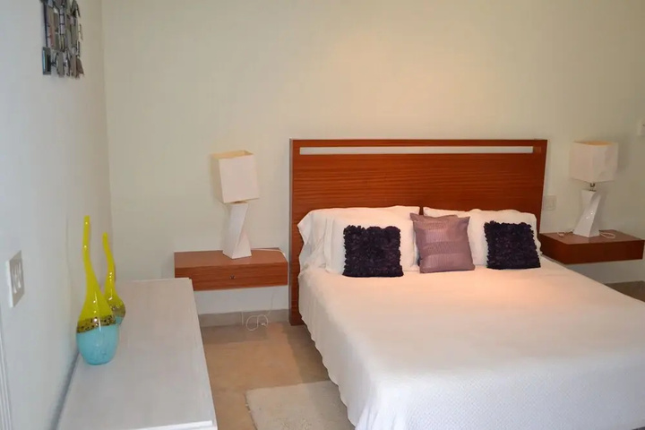 Room 2 of 12
