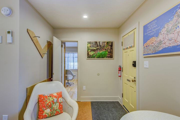 Room 15 of 102
