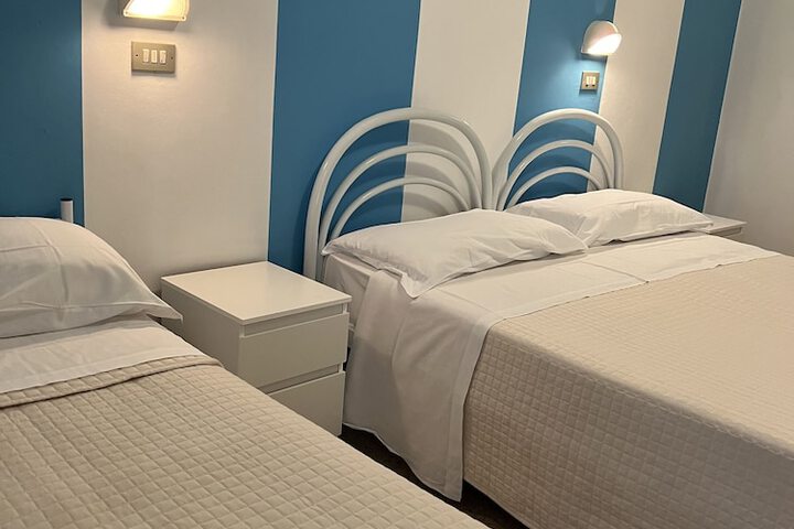 Room 3 of 41