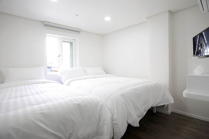 Room 16 of 44