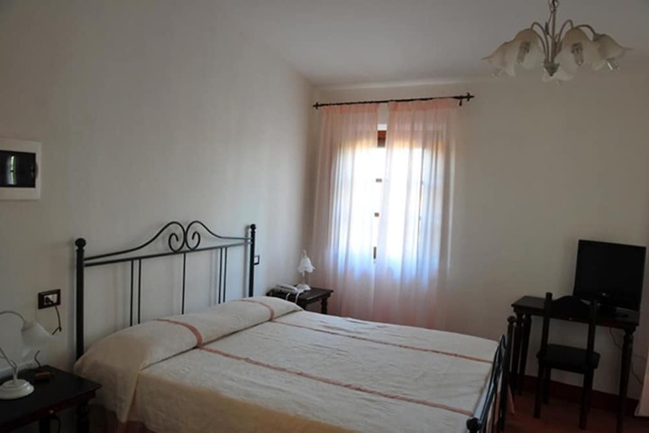 Room 6 of 31