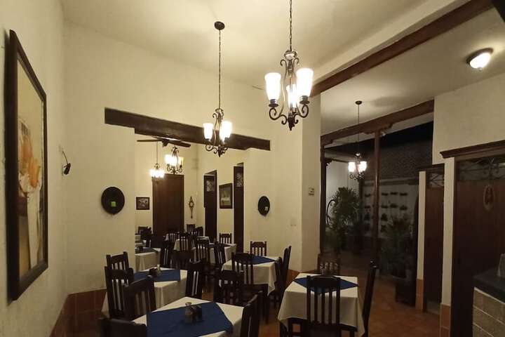 Dining 15 of 19