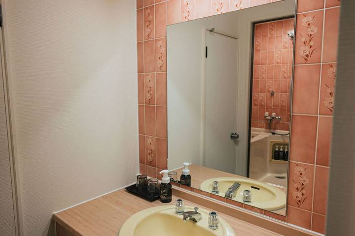 Room 74 of 106