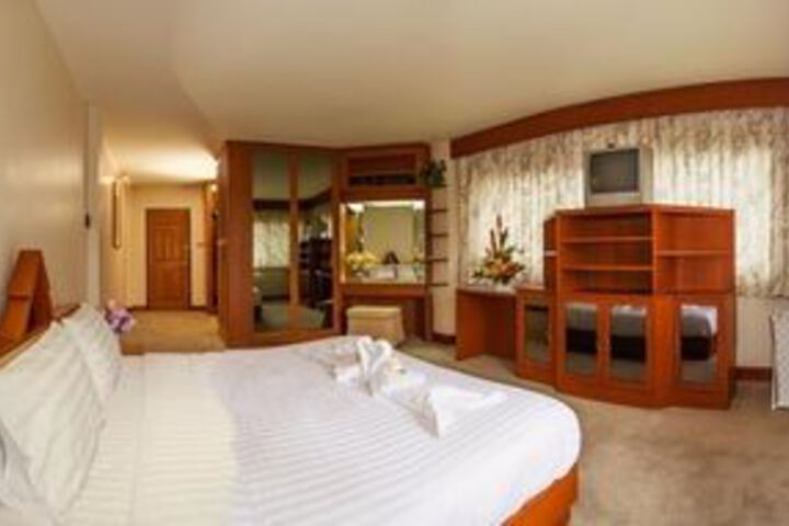Room 7 of 33