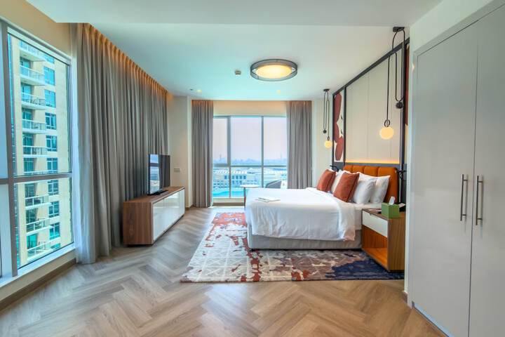 Room 52 of 179
