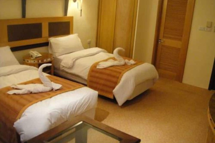Room 14 of 30