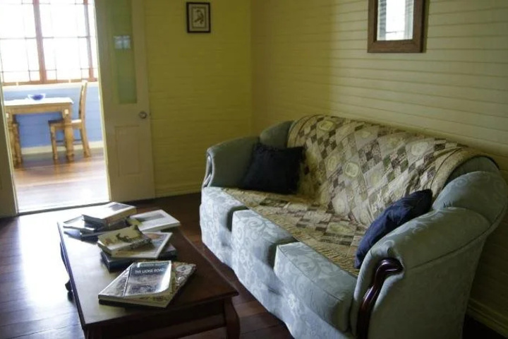 Feathers Home Stay