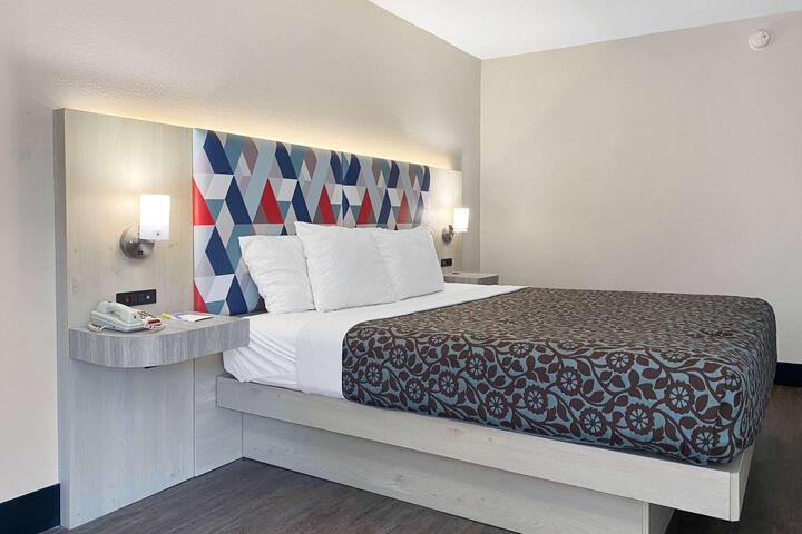 1 King Bed (14 of 14)