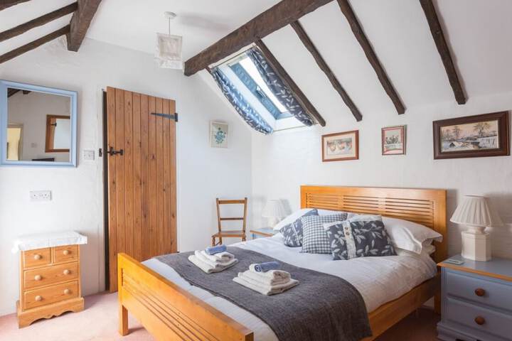 Room 4 of 9