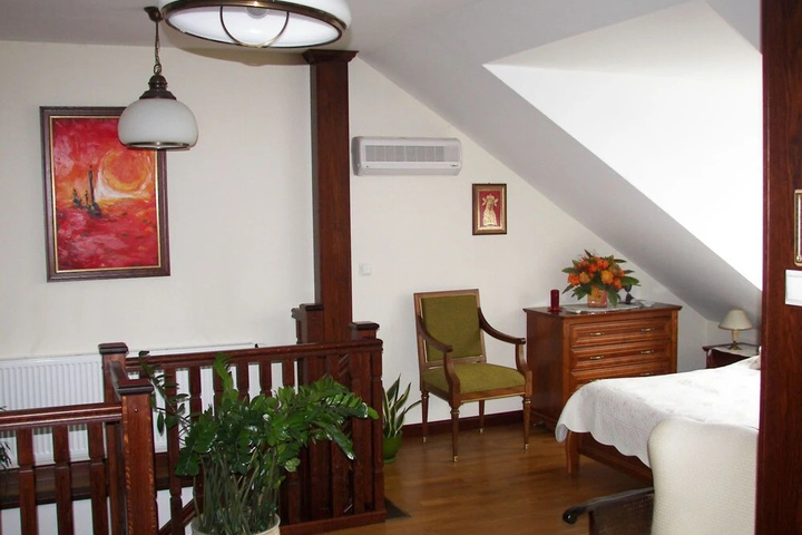 Room 3 of 19
