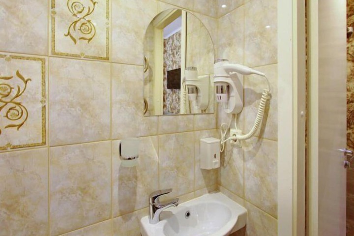 Room 18 of 25