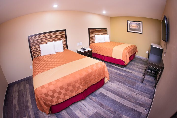 Standard Room, King or Two Doubles (4 of 9)