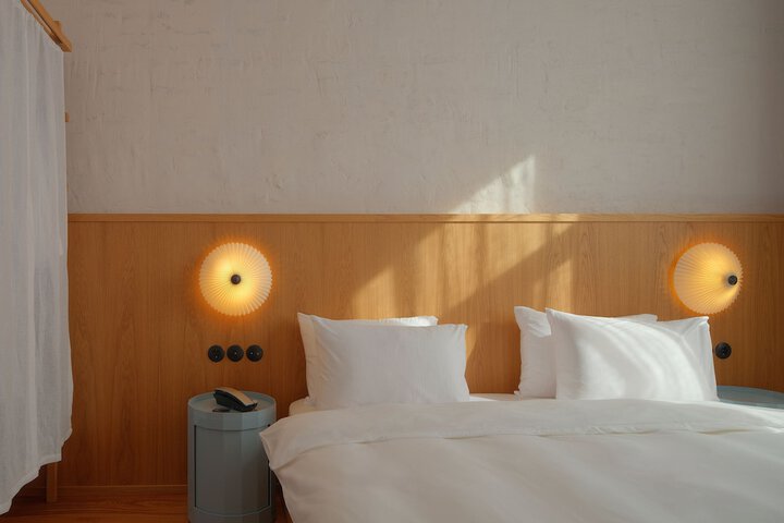 Room 6 of 70