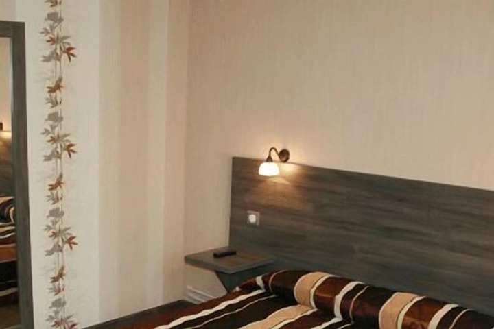 Room 5 of 64