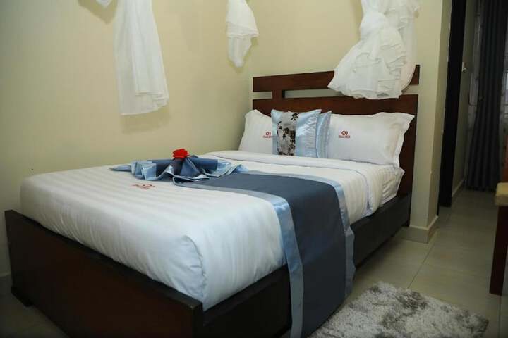 Room 10 of 31