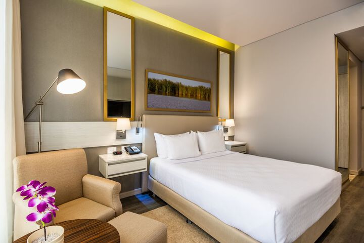 Room 6 of 92
