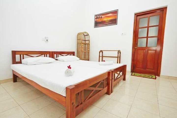 Room 4 of 20