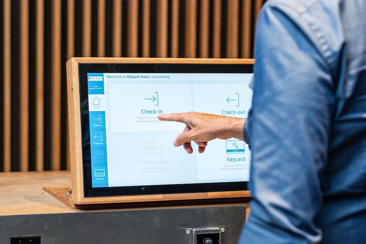Check-in/check-out kiosk