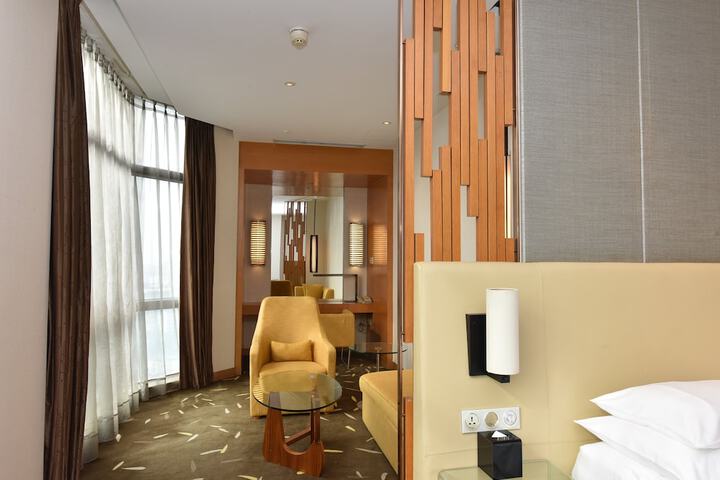 Room 8 of 85