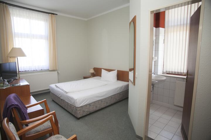 Room 6 of 36