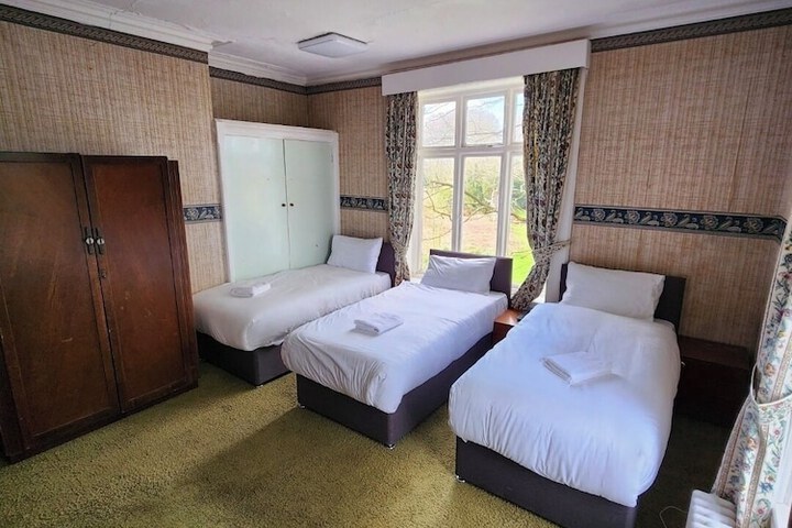 Room 11 of 25