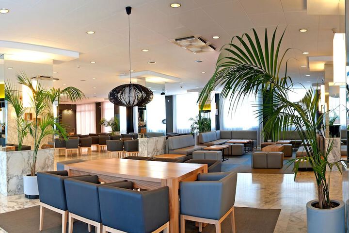 Guest Lobby