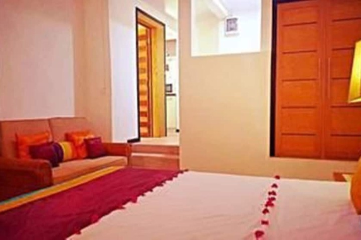Room 3 of 87