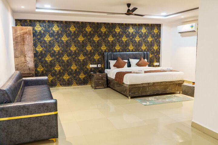 Room 4 of 14