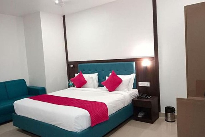 Room 13 of 21