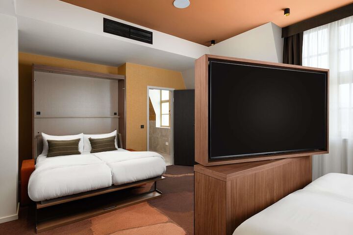 Room 48 of 170
