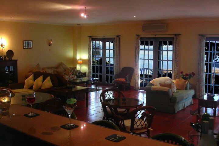 Lounge 18 of 31
