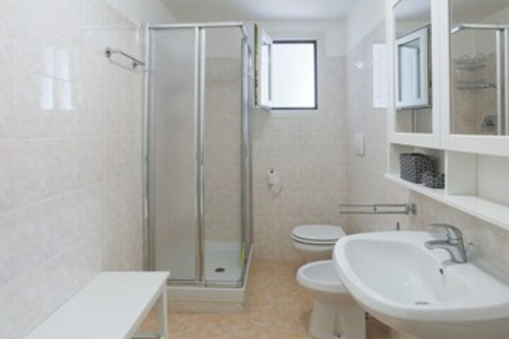 Room 2 of 22