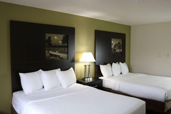 1 Queen Bed (18 of 23)